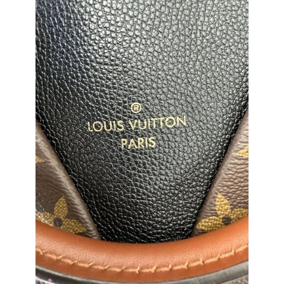 LOUIS VUITTON Monogram V Tote BB - Picture 8 of 13